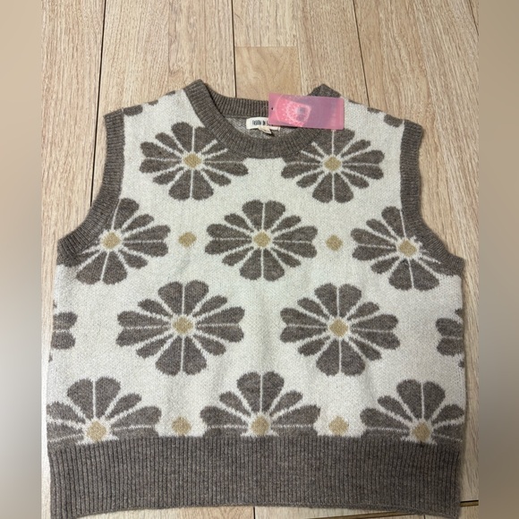 Dry Goods Sweaters - NWT Dry Goods Floral Sweater Vest
